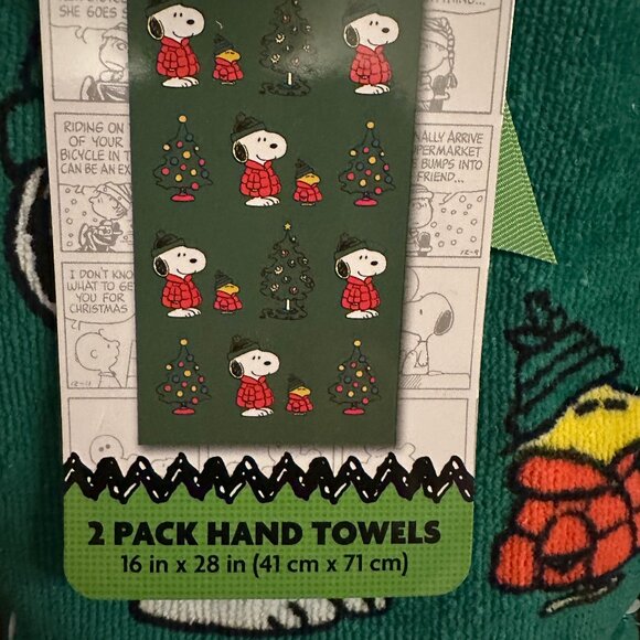 Peanuts Snoopy Woodstock Puffy Coat Green Holiday Hand Towels 2 Pk NWT 16 x 28" - Picture 2 of 2